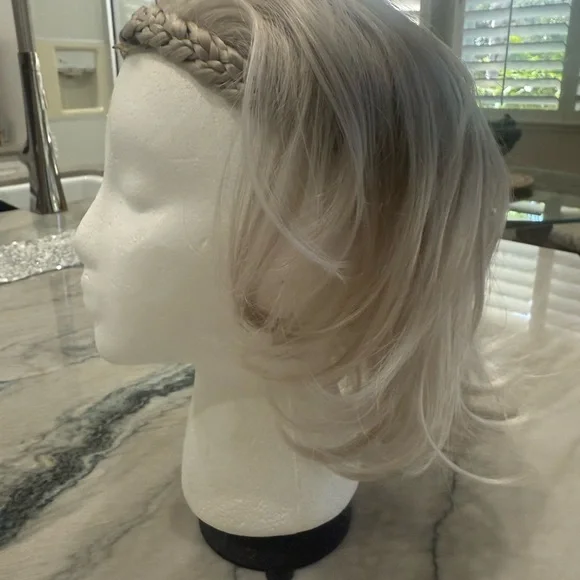 Paula Young Braided Headband Women's Wig in #60 Platinum Blonde - Picture 3 of 8